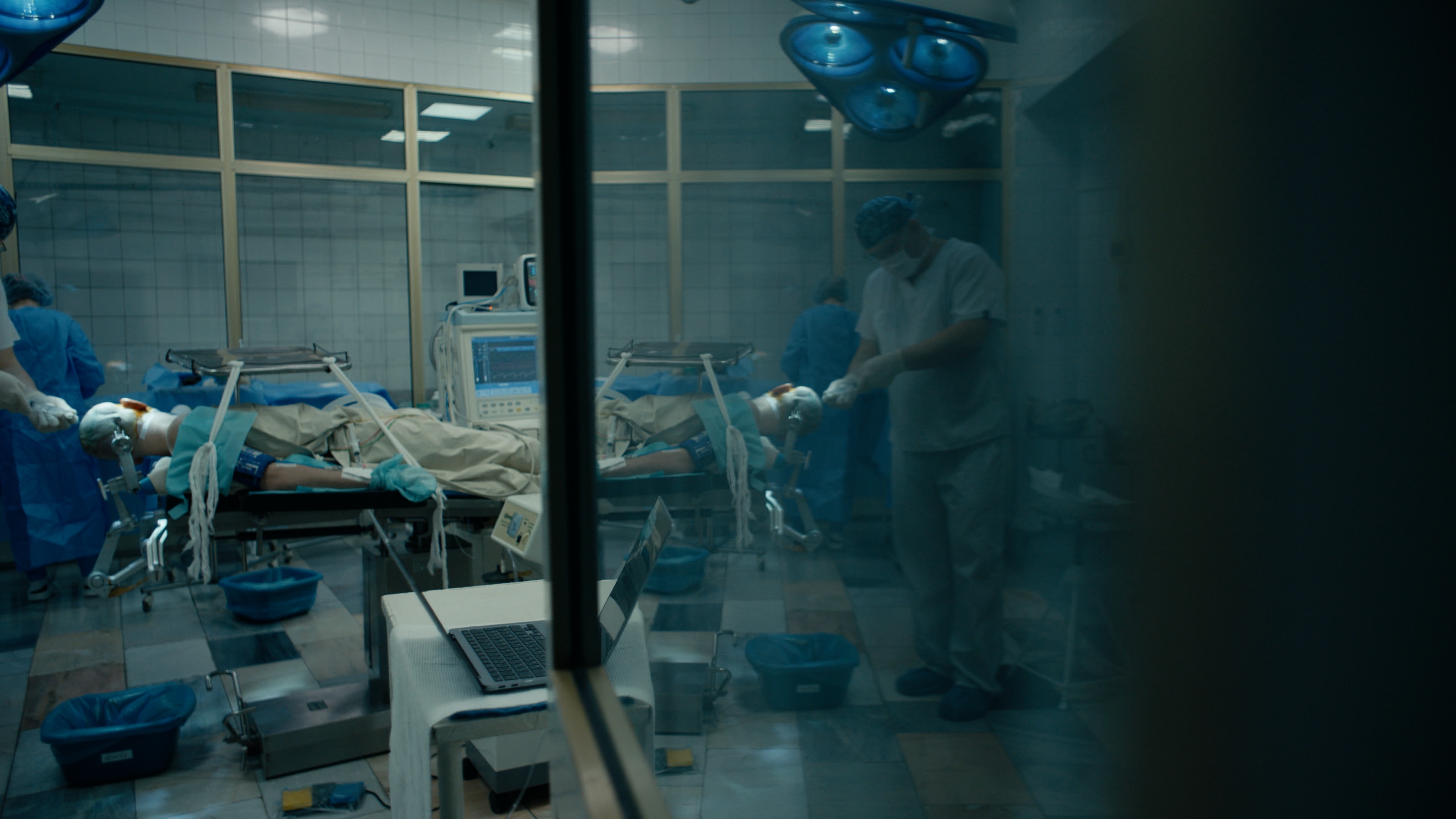 Andrii and the team in the operating room.